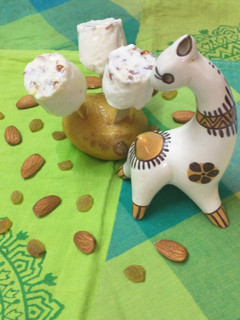 मिनी ब्रेड मलई कुल्फी (bread malai kulfi recipe in marathi) रेसिपी चे मुख्य फोटो