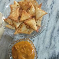 A picture of Chutney wale Samose.