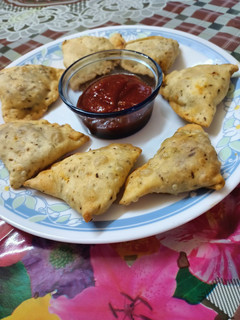 સમોસા (Samosa Recipe in Gujarati) રેસીપી મુખ્ય ફોટો