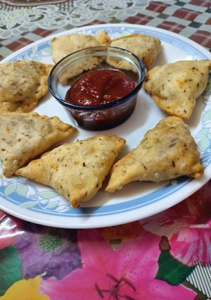 સમોસા (Samosa Recipe in Gujarati) રેસીપી મુખ્ય ફોટો