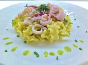 Una foto di patate scalogno pasta