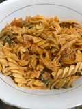 Pasta multicolor con pollo facilísima