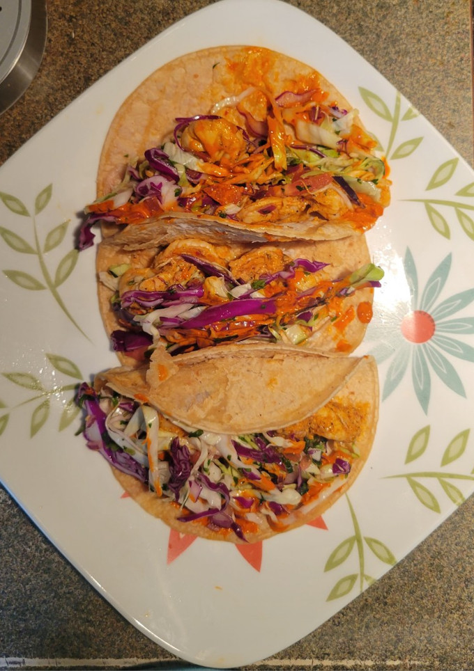 Una foto de Tacos de Camarón con Ensalada de Repollo