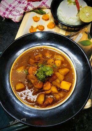 प्रॉन पोटैटो करी(prawn potato curry recipe in Hindi) रेसिपी मुख्य फोटो