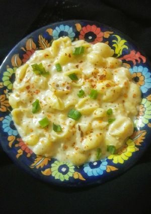 A picture of Cheezy pasta.