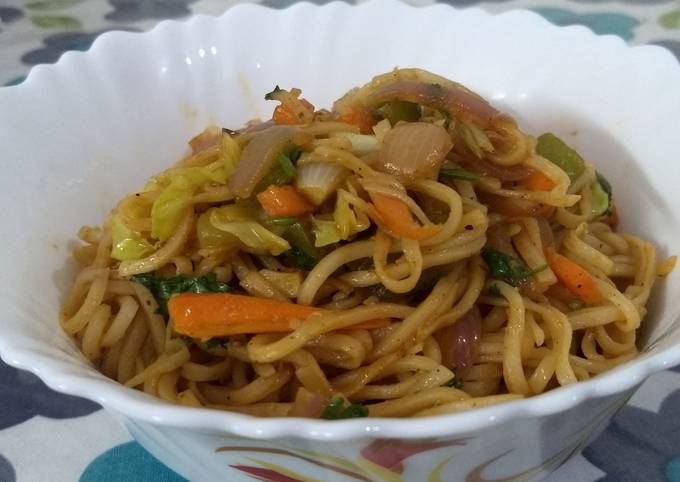 Veg Hakka noodles