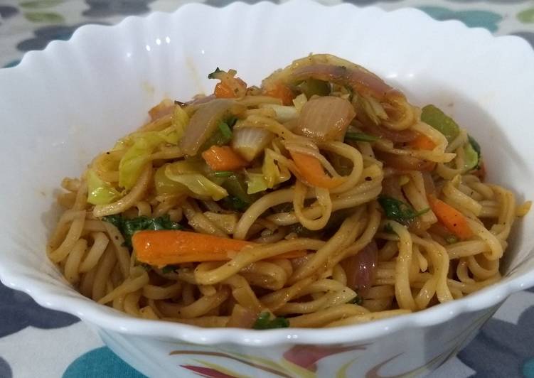 Veg Hakka noodles