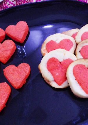A picture of Red heart vanilla cookies.