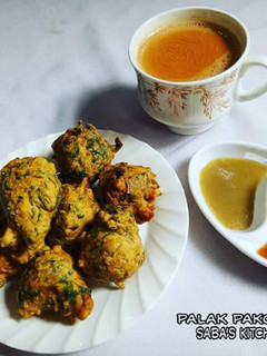 पालक के पकोड़े (palak ke pakode recipe in hindi) रेसिपी मुख्य फोटो