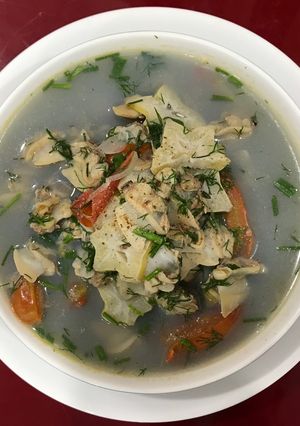 Hình của món Canh nghêu khế cà chua thì là.
