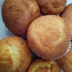 A picture of Lemon Queens Cakes.