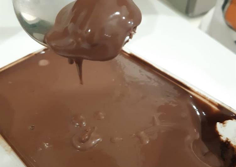 Cara Gampang Membuat Topping Melted Choco Ganache, Lezat Sekali