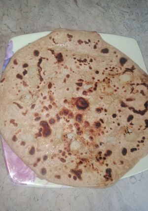 A picture of Steam chicken potato paratha.