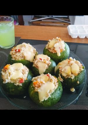 Una foto de Zapallitos rellenos de arroz, atún y verduras ❤️