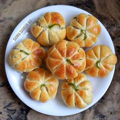 A picture of Pumpkin style stuffed buns.