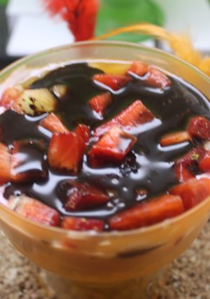 Foto principal de Naranja con manzana y fresas con chocolate y miel