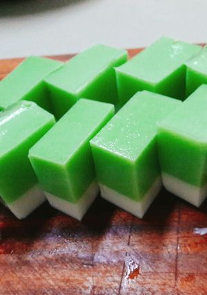 Hình của món Rau câu lá dứa nước cốt dừa.