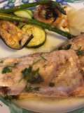 Lubina al horno con verduras asadas