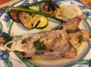 Foto principal de Lubina al horno con verduras asadas