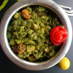 A picture of Green Undhiyu.