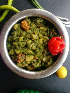 A picture of Green Undhiyu.