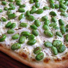 A picture of Edamame Flammkuchen.