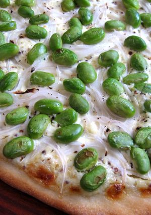 A picture of Edamame Flammkuchen.