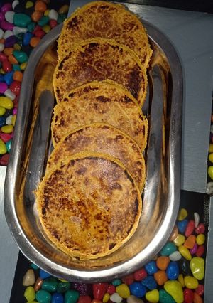 બિસ્કિટ મસાલા ભાખરી(bhakhri recipe in gujarati) રેસીપી મુખ્ય ફોટો
