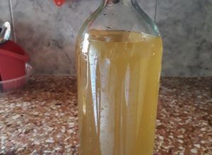 Una foto de Licor de guayaba