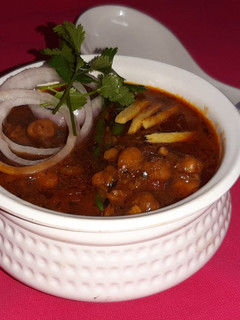 अमृतसरी छोले (Amritsari Chole recipe in Hindi) रेसिपी मुख्य फोटो