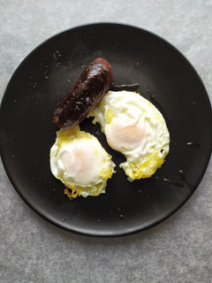 Una foto de Huevos fritos con morcilla