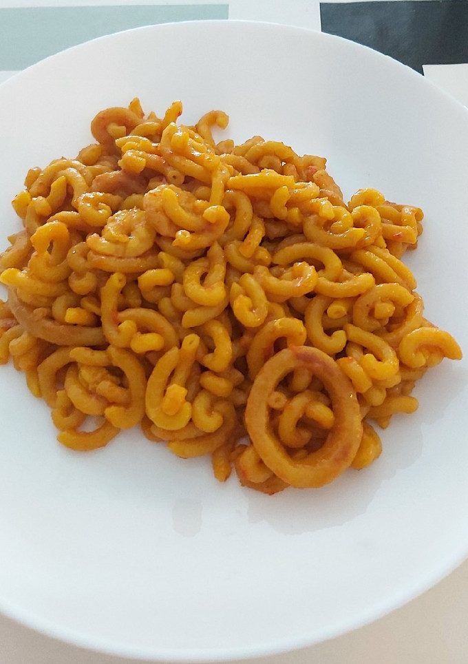 Una foto de Fideuá de gamba y anillas de calamares😊