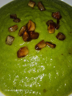 Una foto de Crema de brócoli, patata, zanahoria y jengibre