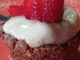 Canastas de masa de galleta rellenas de helado casero de banana