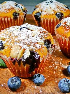 Фото Творожные кексы с черникой и миндалём.