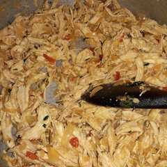 A picture of Relleno de pollo para empanadas.