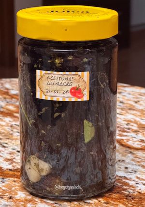 Una foto de Aceitunas negras aliñadas