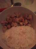 Pollo en cubos a la mostaza con arroz y queso