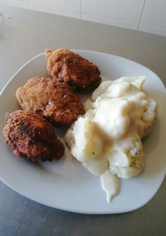 Foto de Frango Panado com Couve-flor e Béchamel