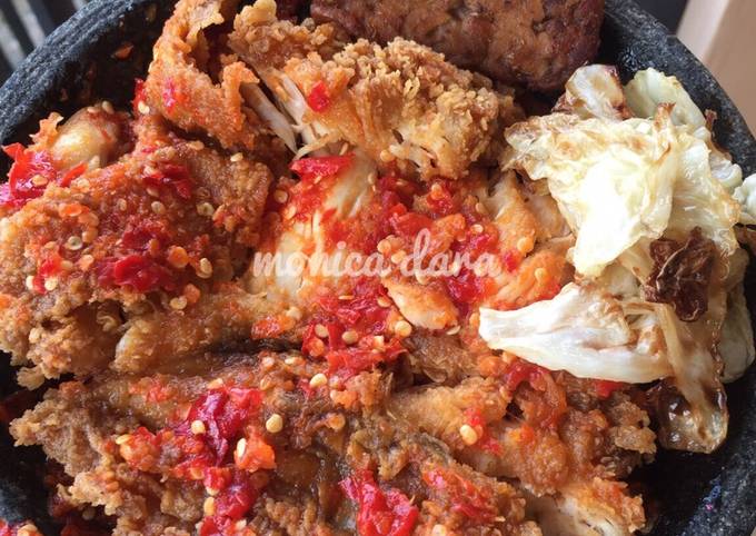 Resep Ayam Geprek Kekinian Oleh Monica Dara Cookpad