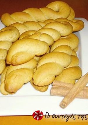 A picture of Aromatic orange-cinnamon koulourakia.