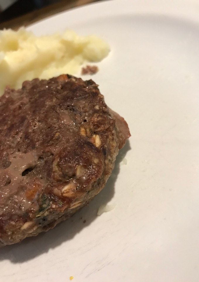 Una foto de Hamburguesa con albahaca