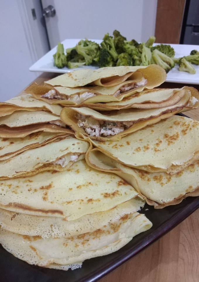 Una foto de Crepes de salmón ahumado y alcachofa