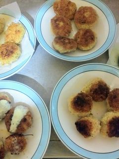 Una foto de Diversas hamburguesas y albóndigas vegetarianas para maratonear