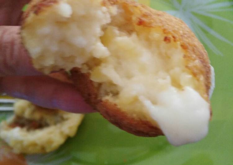 Recipe of Award-winning Crocchette di patate con cuore di mozzarella filante