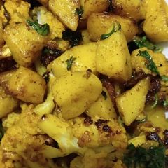 A picture of Cauliflower and potatoes.