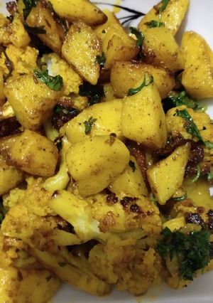 A picture of Cauliflower and potatoes.