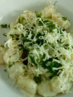 Una foto de Gnocchi de patata con salsa de queso de cabra