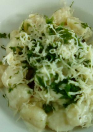 Una foto de Gnocchi de patata con salsa de queso de cabra
