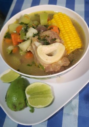 Una foto de Caldo de Pata de Res